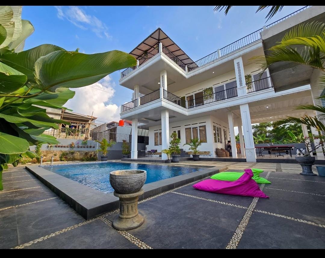 VILLA MEGAMENDUNG 3
